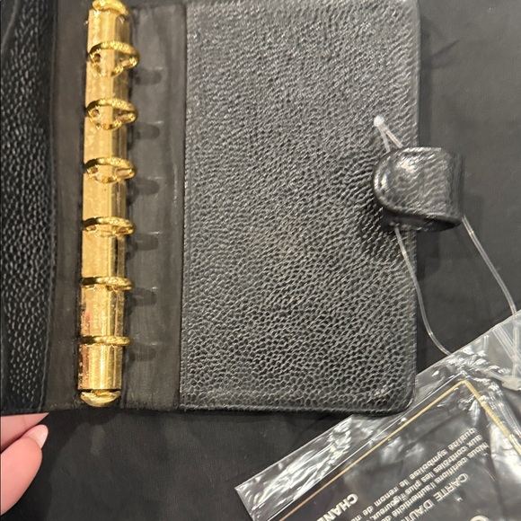 CHANEL Textured Black Leather agenda - Picture 4 of 7